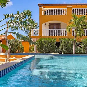 Boutique Wanapa - Adult Friendly - 14 Years And Older Kralendijk